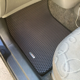 Коврики на Toyota Vitz I 1998 - 2005 в Липецке Коврики на Toyota Vitz I 1998 - 2005 в Липецке